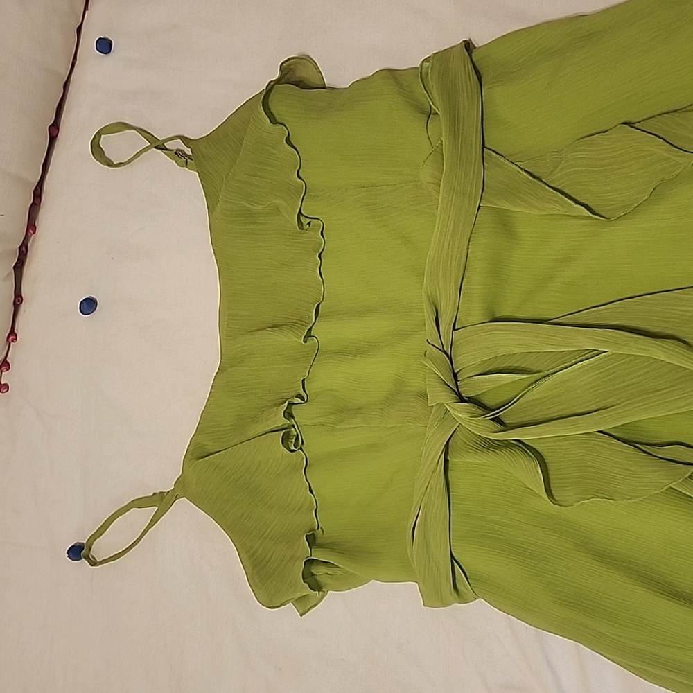 Beautiful green dress - Picture 2 of 4